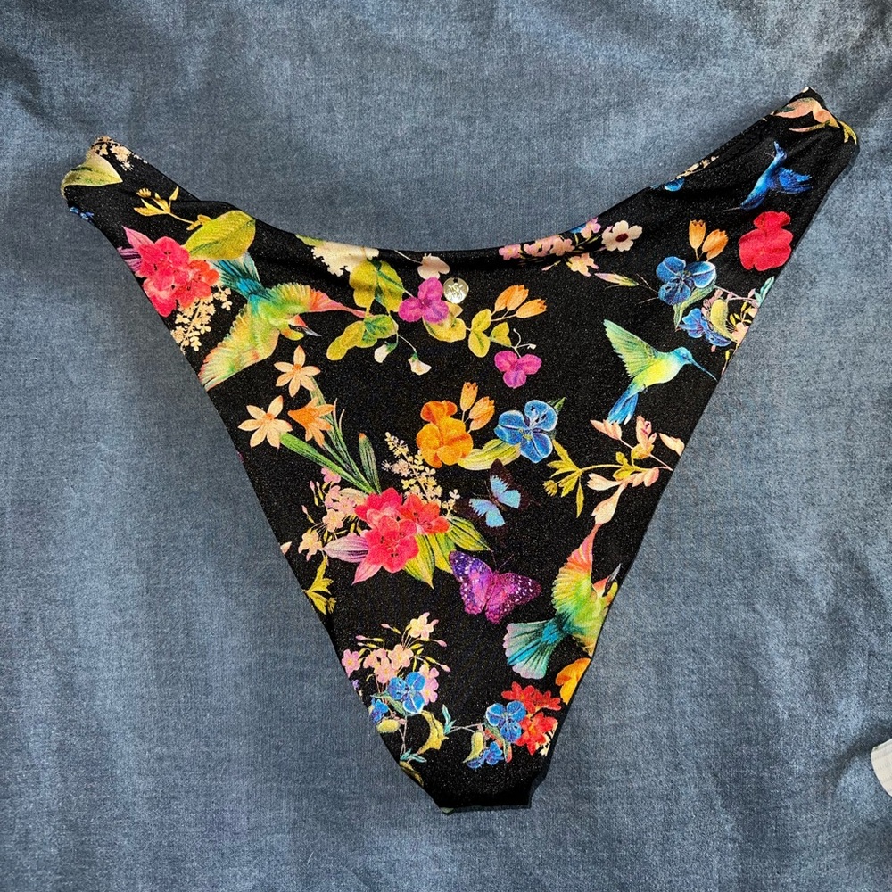 🌸 VICTORIA’S SECRET Bikini Bottoms; Size Small - Picture 3 of 7